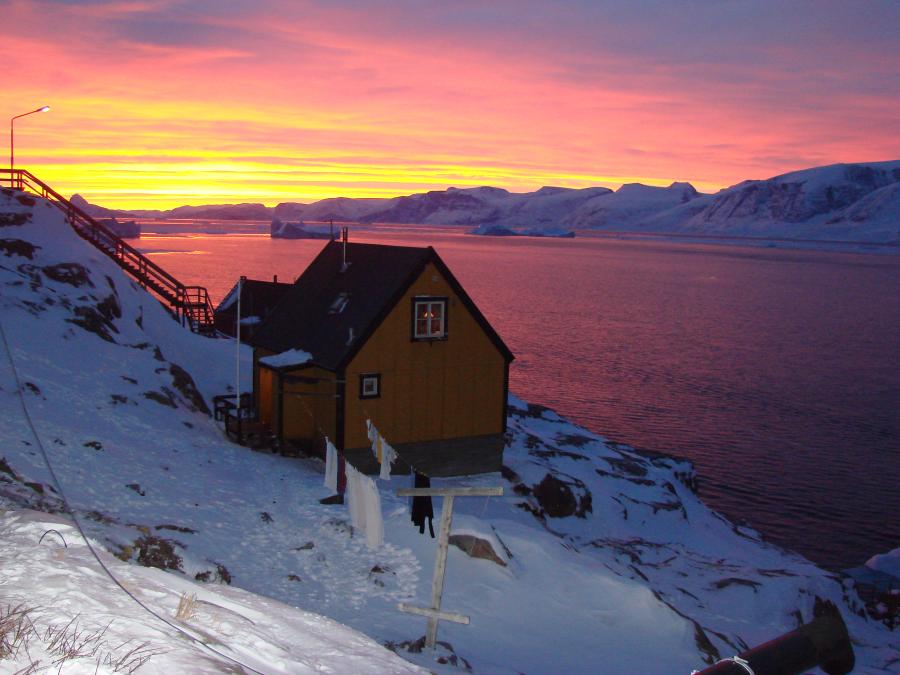 Smukke farver i himlen. Uummannaq, 7. februar 2007