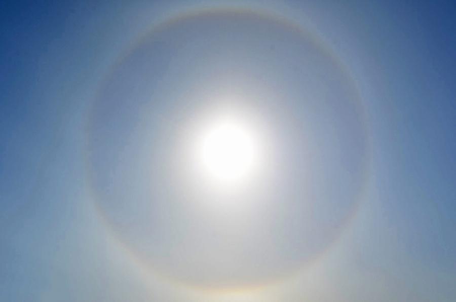 Solen med en såkaldt "halo".