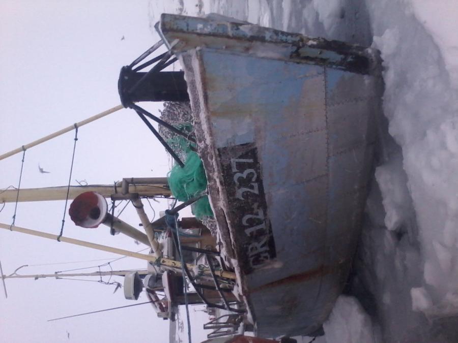 En af fiskekutterne i Ilulissat TIA GR12 237