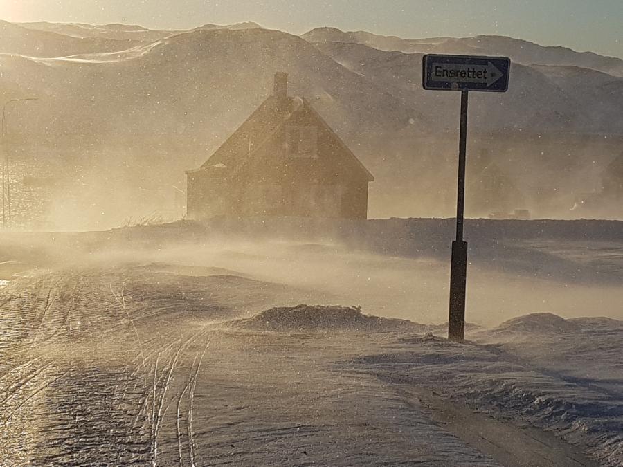 Frostvejr og snefygning i går. Qasigiannguit, 8. februar 2021