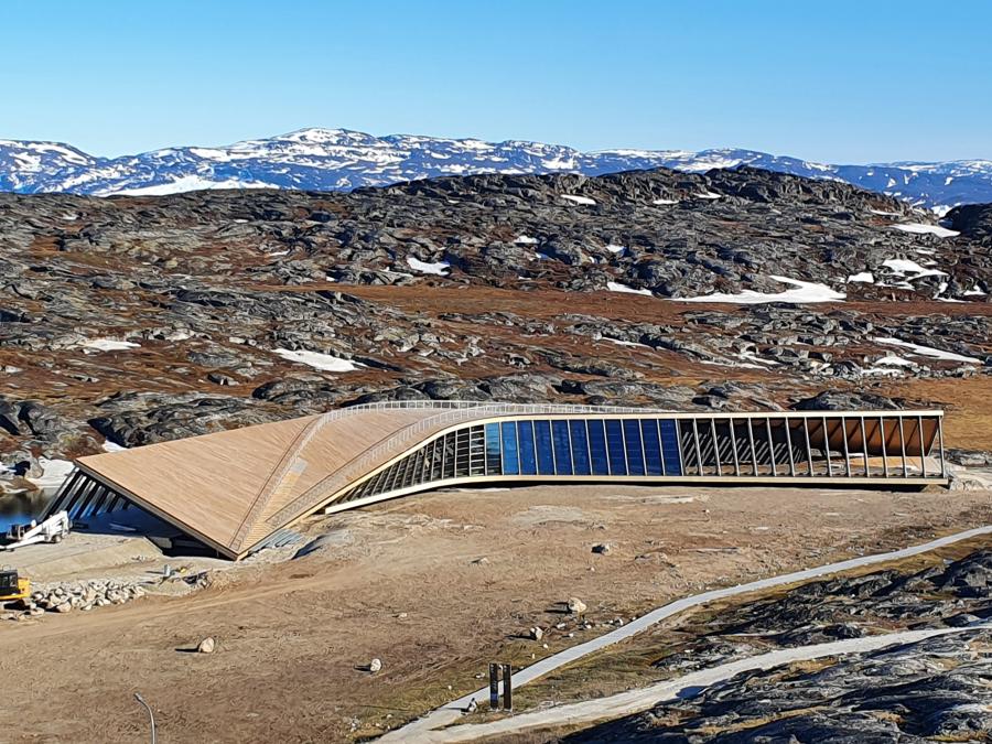 Icefjordscenteret i Ilulissat, og vejret er skønt. 2. juni 2021