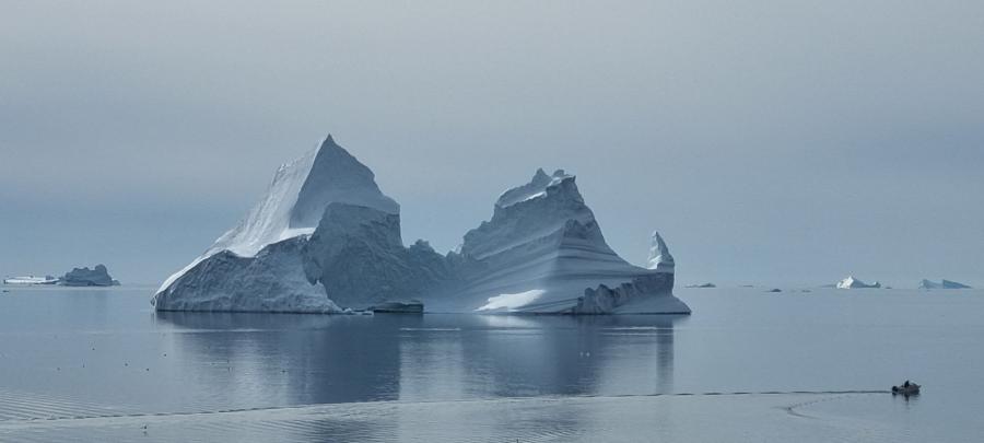 Isfjeld, der er strandet på havbunden. Upernavik 2. juni 2022