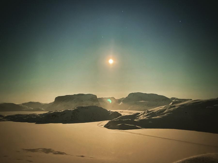 Lys i mørket. Upernavik, 9. marts 2021