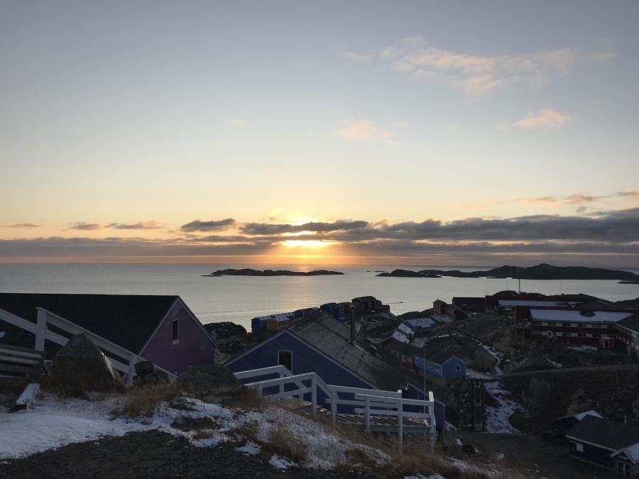 Solnedgangen set mod nord. Sisimiut, 6. oktober 2019 kl.18:06