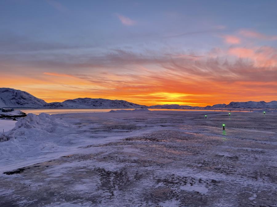 Der var så smukt da jeg ankom til Narsaq. Billedet er taget fra heliporten. Narsaq, 18. januar 2021