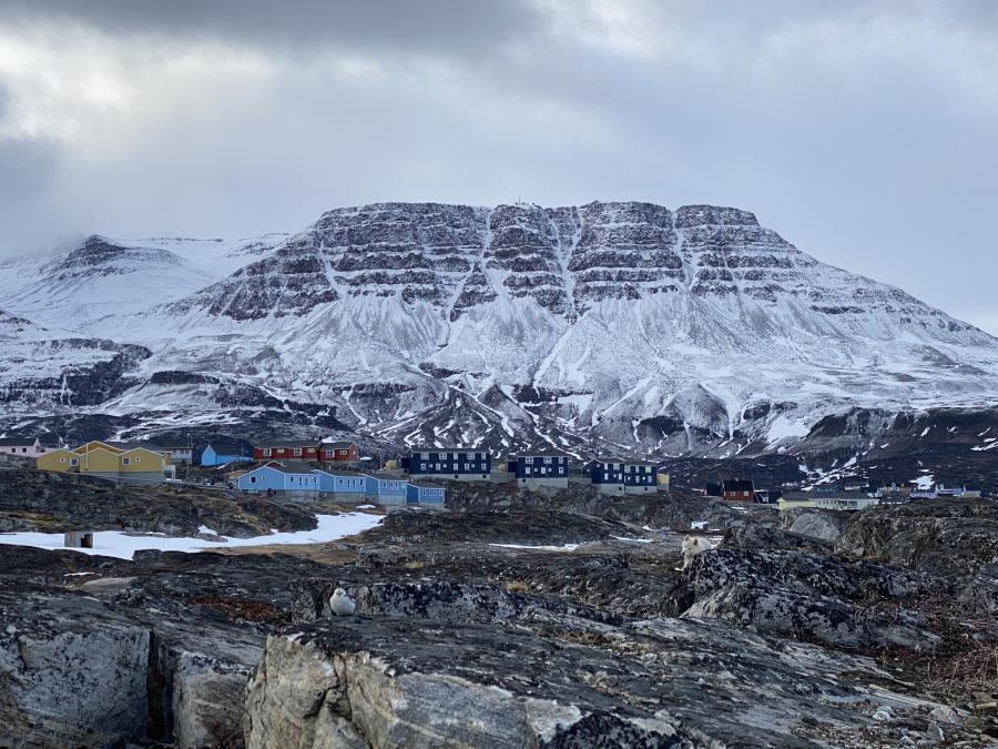 Qeqertarsuup Qaqqaa, fjeldet i Qeqertarsuaq med nysne i maj. 25. maj 2020