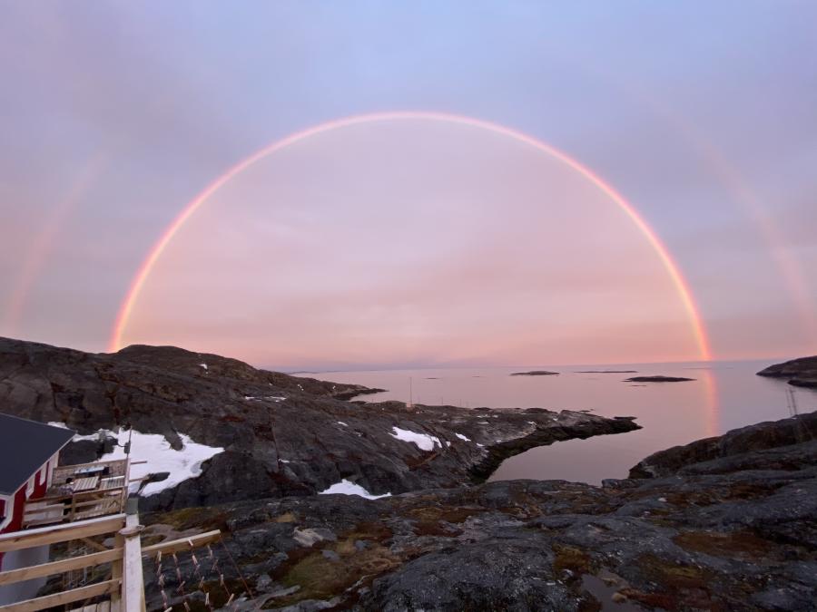 Regnbue set fra Unnuartuuaraq. Maniitsoq, 1. juli 2020