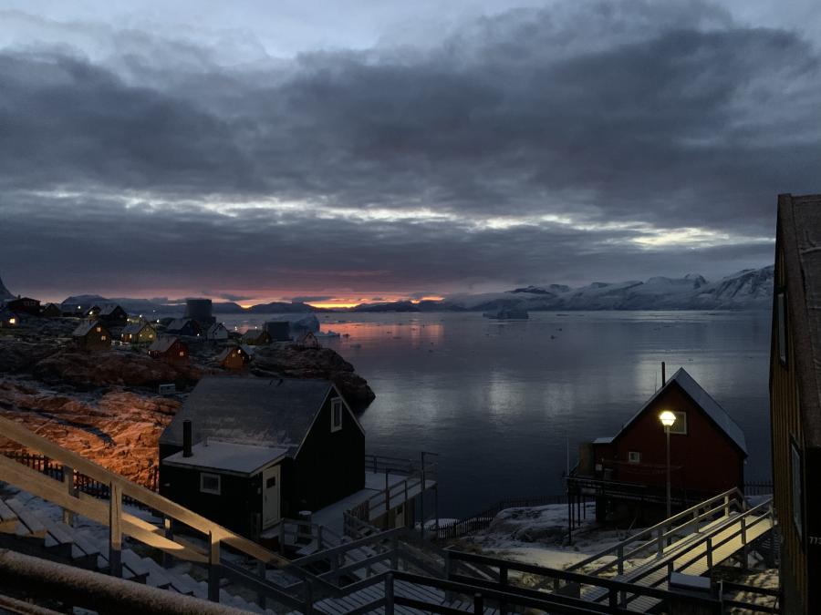 Smukt vejr da jeg gik i skole i morges, frisk luft, stille og vindstille. Uummannaq, 29. oktober 2019