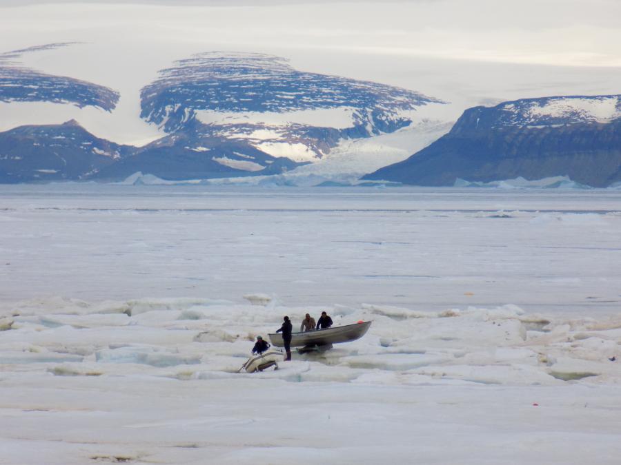 Fangst fra isen, Qaanaaq 22. juni 2016