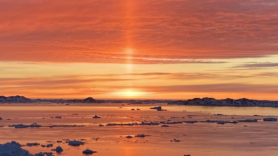 Solnedgang over Akia, Nordlandet. Nuuk 1. april 2022