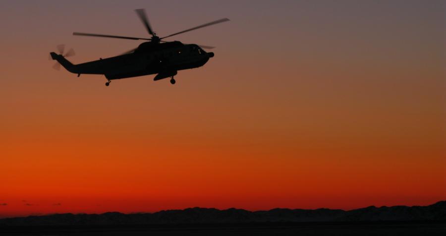 S-61 ved at lande, Nuuk 2009