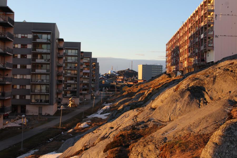 En ældre og nyere side af Nuuk