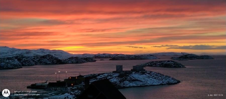 Kaperlattumi qaamaneq uummaarissoq tunniunneqartarpoq kusanartaqaarlu