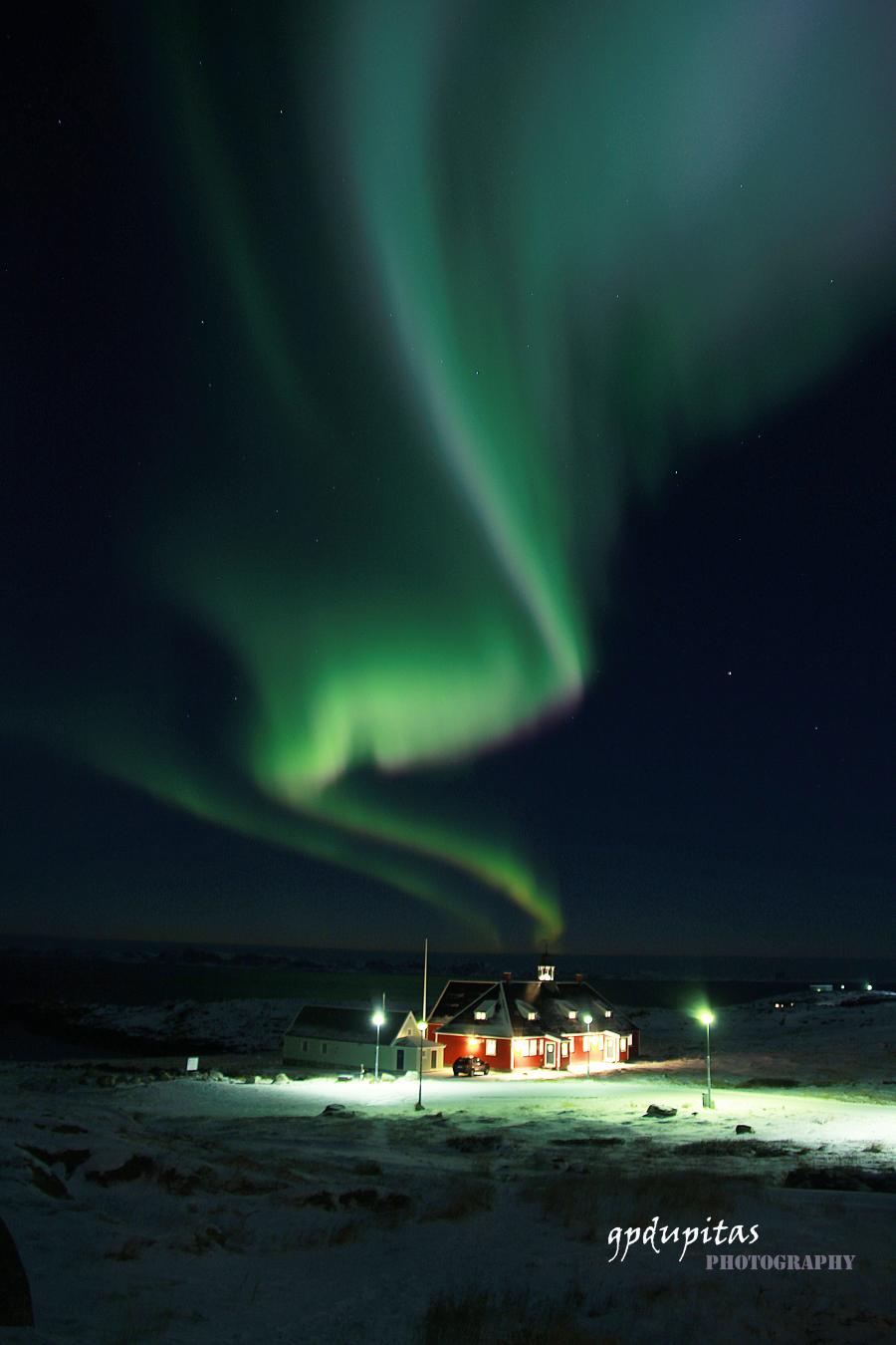 Gamle Ilisimatusarfik med flotte Nuuk nordlys