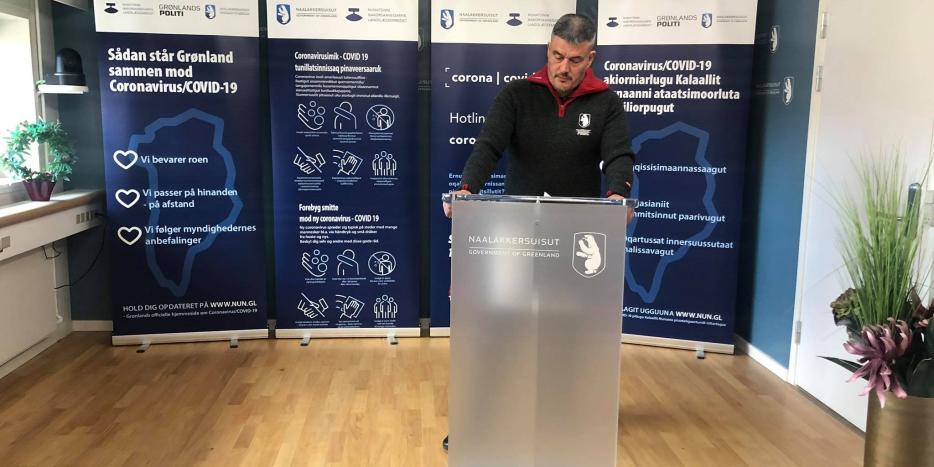 Formand for Naalakkersuisut Kim Kielsen på torsdagens pressemøde.